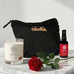 Un aceite con aroma especial para no olvidar las noches...y una vela natural de soja (sin petróleos), que realza la pasión y da recuerdos repetibles.